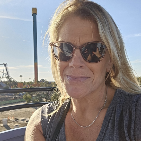 Meet your Posher, Jen - Picture 1 of 1